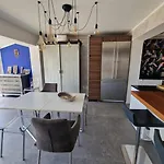 Superbe Contemporaine Vue Dans Avec Piscine Et Tennis Вилла Йер