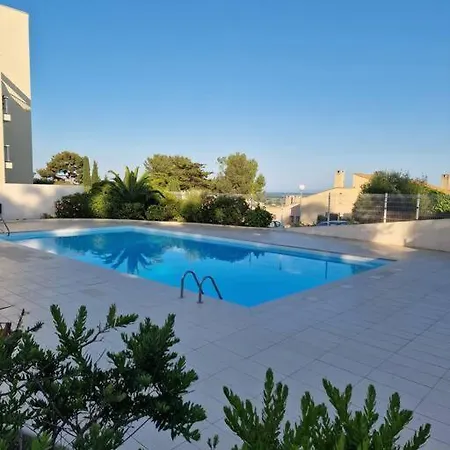 Superbe Contemporaine Vue Dans Avec Piscine Et Tennis * Hyeres