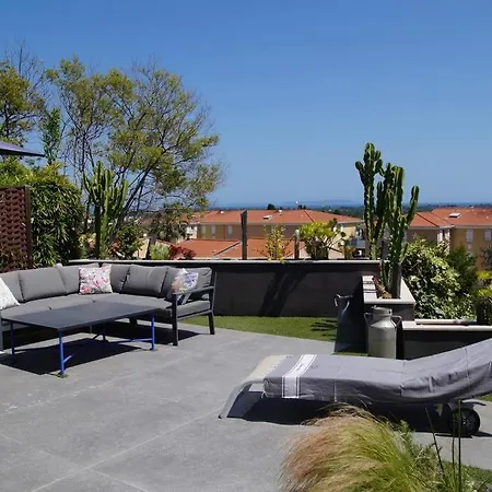 Villa Superbe Contemporaine Vue Dans Avec Piscine Et Tennis *