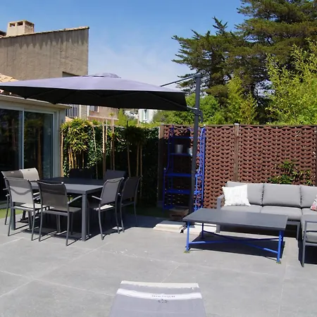 Villa Superbe Contemporaine Vue Dans Avec Piscine Et Tennis *